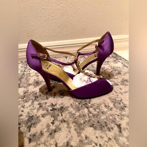 Stuart Weitzman Plum Satin Fabulosity Pumps. Size 8